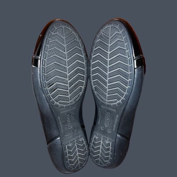 Women’s Black Crocs Cap Toe Shiny Flats Size 8 - Picture 5 of 6